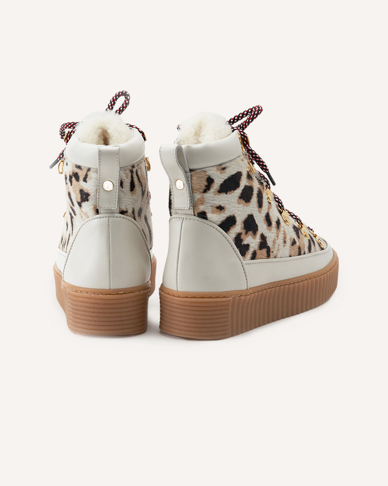 Snow store leopard booties