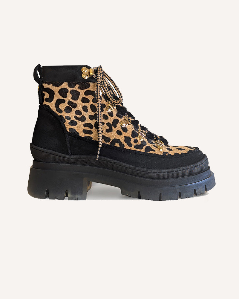 Alpine_leopard_hiking_snow_boots.jpg